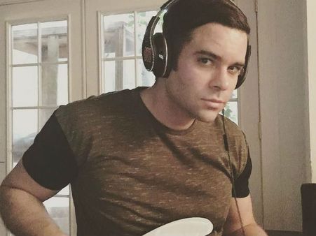 குழந்தைகள் ப்ளூ பிலிம் வழக்கில் சிக்கிய நடிகர் தூக்கு போட்டு தற்கொலை