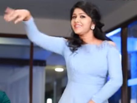 'ஜிமிக்கி கம்மல்' ஷெரிலின் இன்னொரு வீடியோ! - இணையத்தில் வைரல்