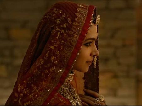 தீபிகாவின் மூக்கை அறுத்தால் கோடிக் கணக்கில் பரிசு: கான்பூர் அமைப்பு அறிவிப்பு