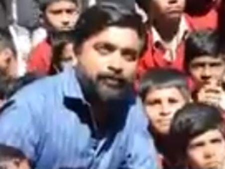 நகைக்கடை துணிக்கடை திறக்க போகல... கழிப்பறை திறந்து வைத்த சசிகுமார்!