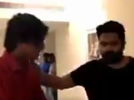 இப்படி எல்லாம் பண்ணாதீங்க, கஷ்டமாக இருக்கு: வைரலான சிம்பு வீடியோ