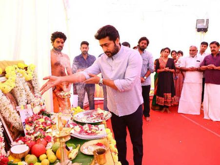 சூர்யா ரசிகர்களுக்கு நியூ இயர் சர்ப்ரைஸ்... பூஜையோடு #Suriya36 ஆரம்பம்!