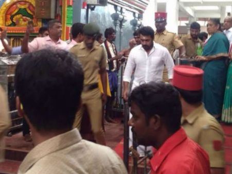 டிஎஸ்கே ரிலீஸுக்கு முன்பு திருநள்ளாறு சனீஸ்வர பகவான் கோவிலுக்கு சென்ற சூர்யா