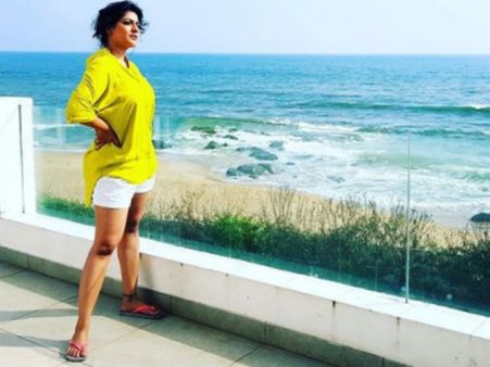 ஒருவழியாக நானும் வந்துட்டேன், போதுமா...: வரலட்சுமி சரத்குமார்