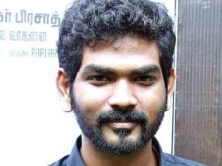 சிரிப்பு சிரிப்பா வருது: ப்ளூ சட்டையை மரண பங்கம் செய்த விக்னேஷ் சிவன்