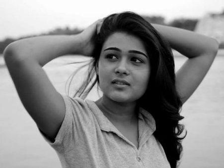 அர்ஜுன் ரெட்டி நாயகி ஷாலினி பாண்டே இதிலும் கில்லியா... நாளை வெளியாகிறது பாடல்!