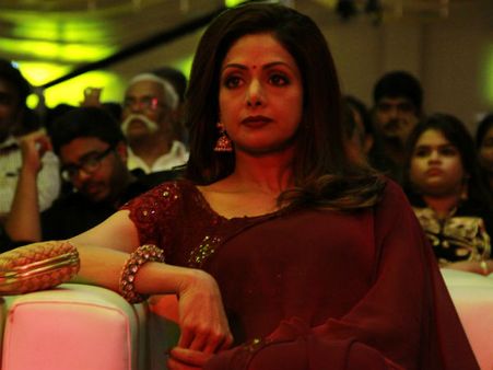 'தயவு செய்து இதைச் செய்யாதீர்கள்' - ஶ்ரீதேவி குடும்பத்தினர் வேண்டுகோள்