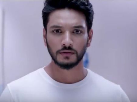 இருட்டு அறையில் முரட்டு குத்து ஹாலிவுட் பட காப்பியா?: ஃபுல்லா இல்லையாம் லைட்டாவாம்