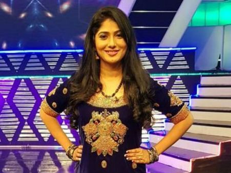 ஜூலிக்கு விருது: அது என்ன விருது என்று தெரிந்து கொள்ள வேண்டுமா?