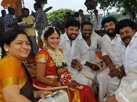 படத்துலயும் அசிங்கப்படுத்துறீங்க... நிகழ்ச்சியிலேயும் அவமானப்படுத்துறீங்க... பாவம்ய்யா ஜூலி!