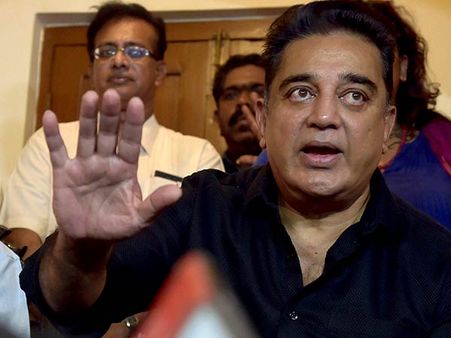 கமல் சொன்ன 3 வார்த்தை ரஜினியின் அரசியலுக்கு ஆபத்தாகிவிடுமோ?