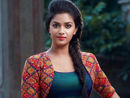 சாவித்ரியாக நடிக்க கீர்த்தி சுரேஷ் சரியானவர் இல்லை: பழம்பெரும் நடிகை பேட்டி