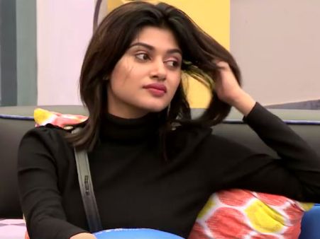 வேணும்னே என்னை பற்றி தப்புத் தப்பா பேசுறாங்க: ஓவியா கவலை