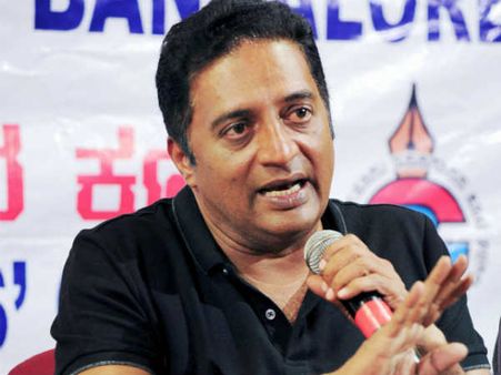 ஒரு ரூபாய் நஷ்ட ஈடு கேட்டு வழக்கு தொடர்ந்த பிரகாஷ்ராஜ்!