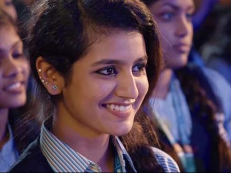 சன்னி லியோனையே அலேக்காக தூக்கி வீசிய பிரியா வாரியர்! #PriyaPrakashVarrier