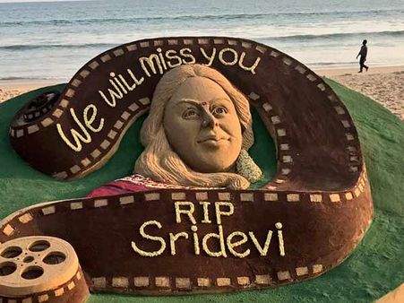 ஶ்ரீதேவிக்கு கடற்கரையில் மணல் சிற்பம்... பிரபல சிற்பக்கலைஞர் சுதர்ஷன் பட்நாயக் அஞ்சலி!