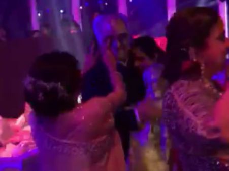 கடைசியாக கணவரை கட்டிப்பிடித்து ஆடிய ஸ்ரீதேவி: வைரல் வீடியோ #Sridevi