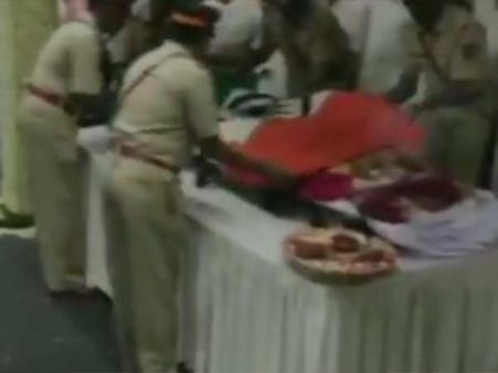 ஸ்ரீதேவிக்கு ஏன் அரசு மரியாதை?.. எழும் கேள்விகள்