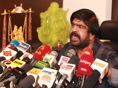 'தயாரிப்பாளர் சங்கத்துல கட்டப் பஞ்சாயத்து நடக்குது..' டி.ராஜேந்தர் பரபரப்பு பேச்சு!