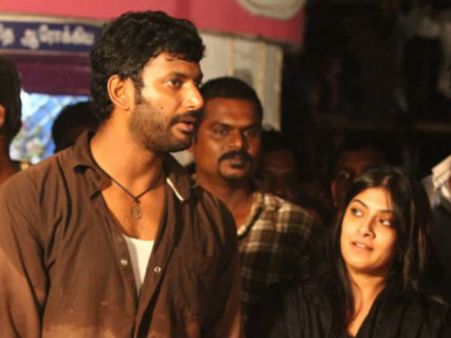 விஷாலுக்கு நெருக்கடி கொடுக்கும் வரலட்சுமி?