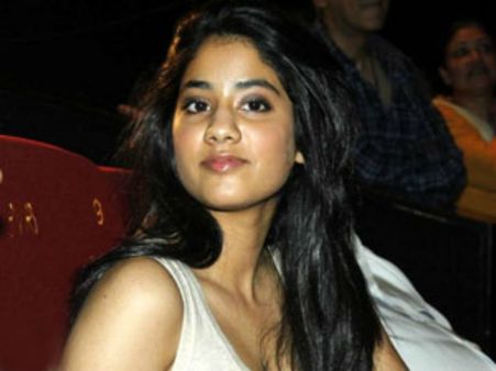 ஹீரோவை தன் மடியில் உட்கார வைத்த ஸ்ரீதேவியின் மகள்: வைரல் புகைப்படம்