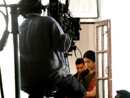 அம்மா இறந்த 2 வாரத்திற்குள் ஷூட்டிங்கிற்கு கிளம்பிய ஜான்வி