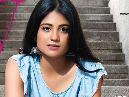 நம்ம அதிதி பாலனா இது..? செம ஸ்டைலிஷ் போஸ் கொடுத்த அருவி!