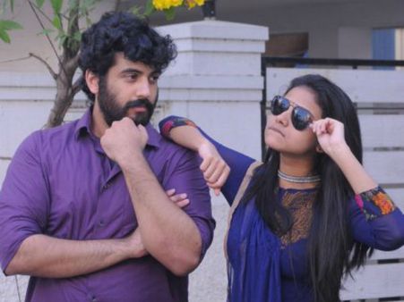 ஒரே படத்தில் இரண்டு பிரபலங்களின் பிள்ளைகள்: யார் என்று கண்டுபிடிங்க?