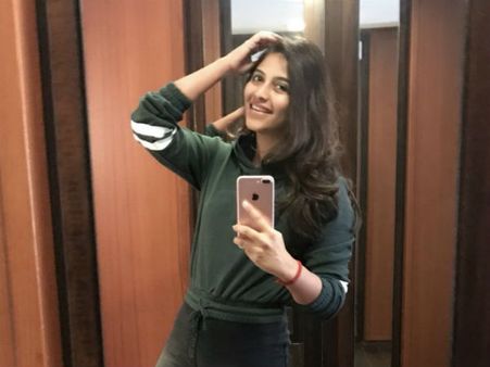 இது எடைக்குறைப்பு சீசனா..? செம ஸ்லிம்மாக மாறிய அஞ்சலி!