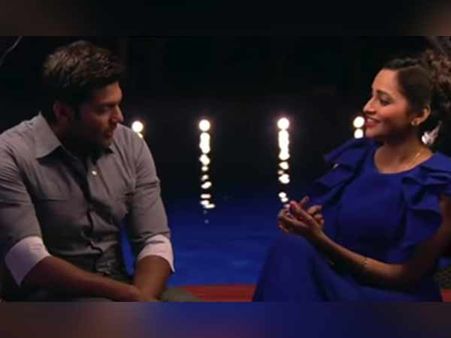 ஆர்யாவுக்காக காதலரை கழற்றிவிட்ட அபர்னதி: சோக கீதம் பாடும் வாலிபர்