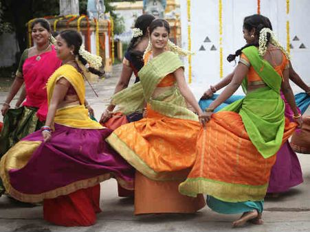 கோடம்பாக்கமே ஸ்ட்ரைக்கிலிருக்கு... இந்த 'அமுதா' மட்டும் ரிலீஸ் ஆகுது!