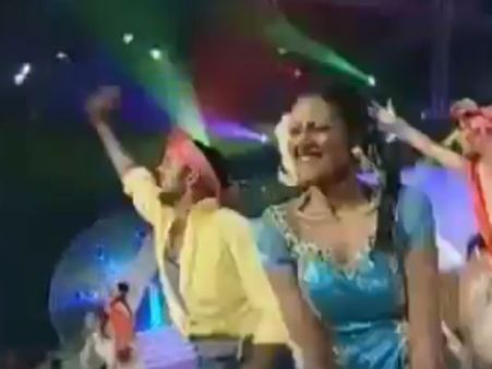 விஜய் பாட்டுக்கு செம ஆட்டம் போட்ட தினேஷ் கார்த்திக்: வைரலான வீடியோ