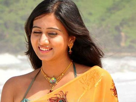 'அஜித்துடன் நடிக்கவேண்டும் என்பதுதான் வாழ்நாள் கனவு'- கன்னட நடிகை ஹர்ஷிகா!