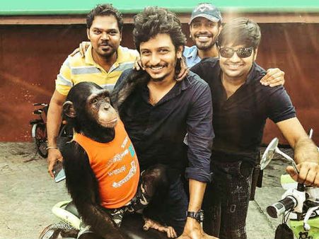 ஜீவா கழுத்தில் கைபோட்ட சிம்பன்ஸி குரங்கு.. தாய்லாந்து ஷூட்டிங் ஓவர்!