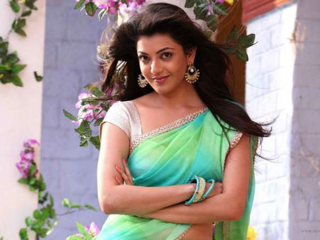 காஜல் அகர்வாலுக்கு ஸ்பெஷல் பரிசு கொடுத்த சத்குரு ஜக்கி வாசுதேவ்