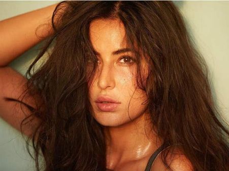 மொடா குடிகாரியாக மாறிய கவர்ச்சிப் புயல்