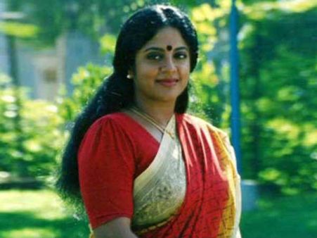 ஶ்ரீவித்யா வீட்டை ஏலத்தில் வாங்க ஆள் இல்லை.. ஏலம் தள்ளிவைப்பு!