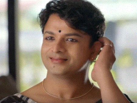 பெண்ணாக மாறும் முன்னணி மலையாள நடிகர்!