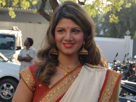 தொடையழகி ரீ-என்ட்ரி.. சினிமாவில் மீண்டும் நடிக்கவிருக்கும் ரம்பா!