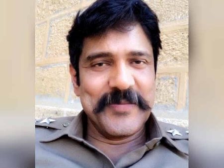 வயசானாலும், இந்த சீயானுக்கு சேட்டை மட்டும் குறைய மாட்டேங்குதே!