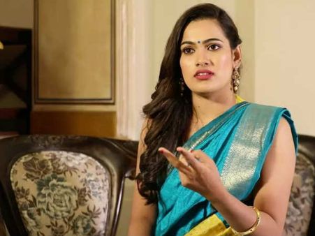 சமாதானப்படுத்த வந்த ஆர்யாவை 'நோஸ் கட்' செய்த ஸ்ரேயா!