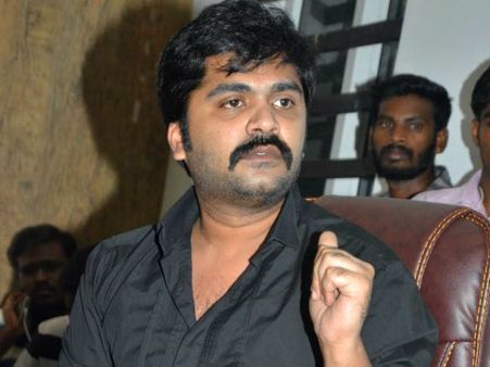 அப்பா டி.ஆரை கலாய்ப்பவர்களை லெஃப்ட் அன்ட் ரைட் வாங்கிய சிம்பு