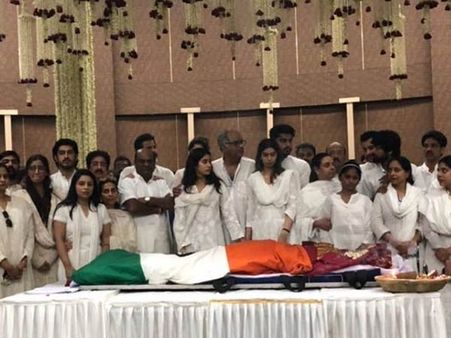 ஸ்ரீதேவி நாட்டுக்கு என்ன செய்துவிட்டார்னு அவருக்கு அரசு மரியாதை?: ராஜ் தாக்கரே