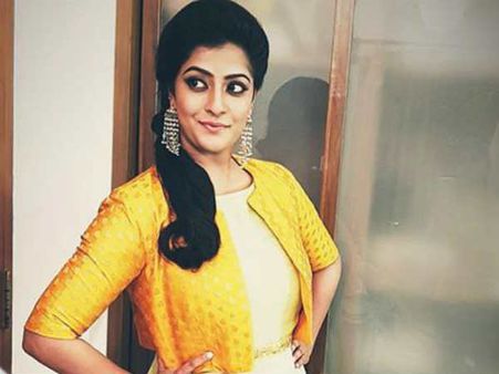 விஷாலை அடுத்து விஜய்யின் தூக்கத்தை கெடுக்கும் வரலட்சுமி சரத்குமார்