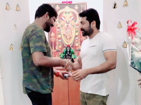 இன்னோவா காரை பரிசளித்த சூர்யா: எமோஷனல் ஆன அன்பான இயக்குனர் #TSK