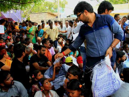 ஸ்டெர்லைட் போராட்டக்களத்தில் நடிகர் அபி சரவணன்!