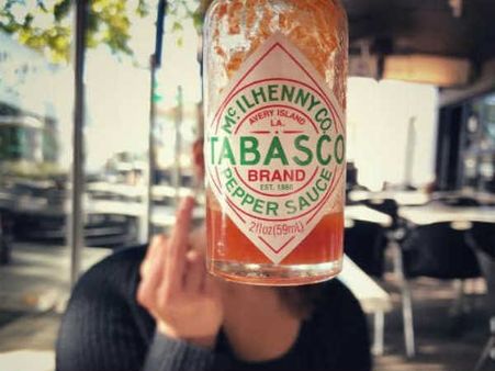 நீங்க மாசமா இருங்க, சும்மா இருங்க, எங்களுக்கு என்ன: நடிகையின் செயலால் ரசிகர்கள் கோபம்