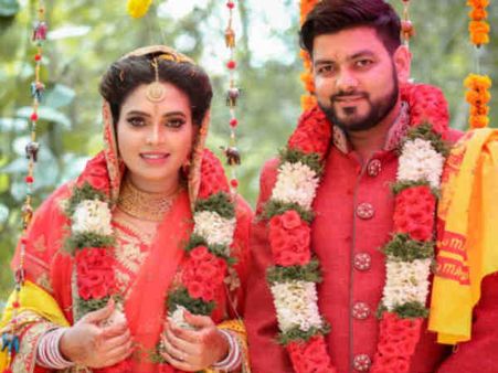 துபாய் மாப்பிள்ளையை ரகசியமாக திருமணம் செய்த சதுரங்க வேட்டை ஹீரோயின்