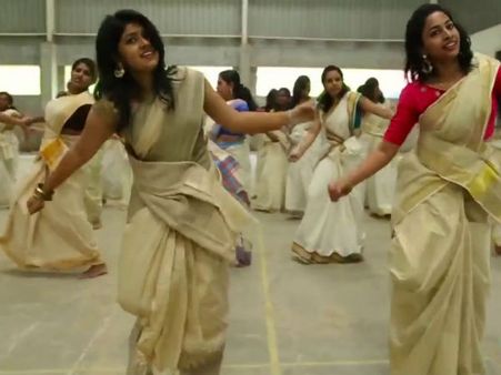 'ஜிமிக்கி கம்மல்' ஷெரிலுக்கு அதுக்குள்ள கல்யாணம்.. வெளியான நிச்சயதார்த்த புகைப்படங்கள்!