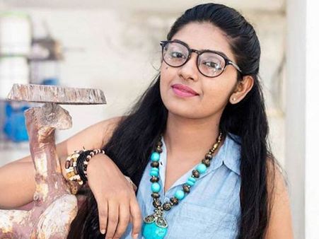 'ஜோக்கர்' நடிகைக்கு ஒளிப்பதிவாளருடன் நிச்சயதார்த்தம்.. விரைவில் டும் டும் டும்!